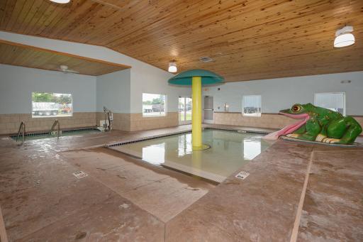 28-web-or-mls-28-Pool.jpg