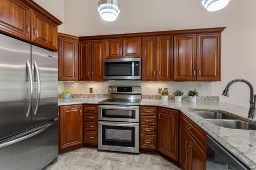11263 Oregon Circle, Bloomington, MN 55438