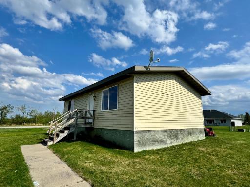 608 Garfield Street SE, Warroad, MN 56763