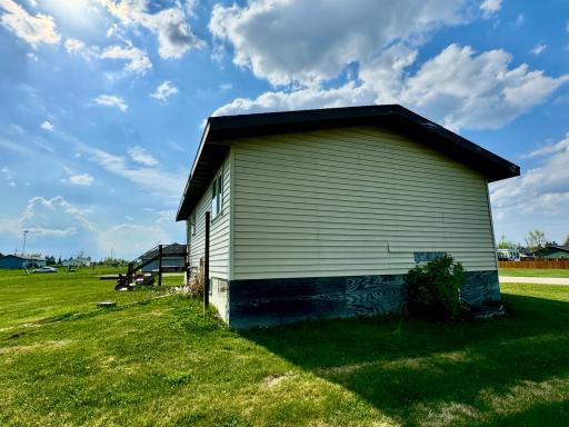 608 Garfield Street SE, Warroad, MN 56763
