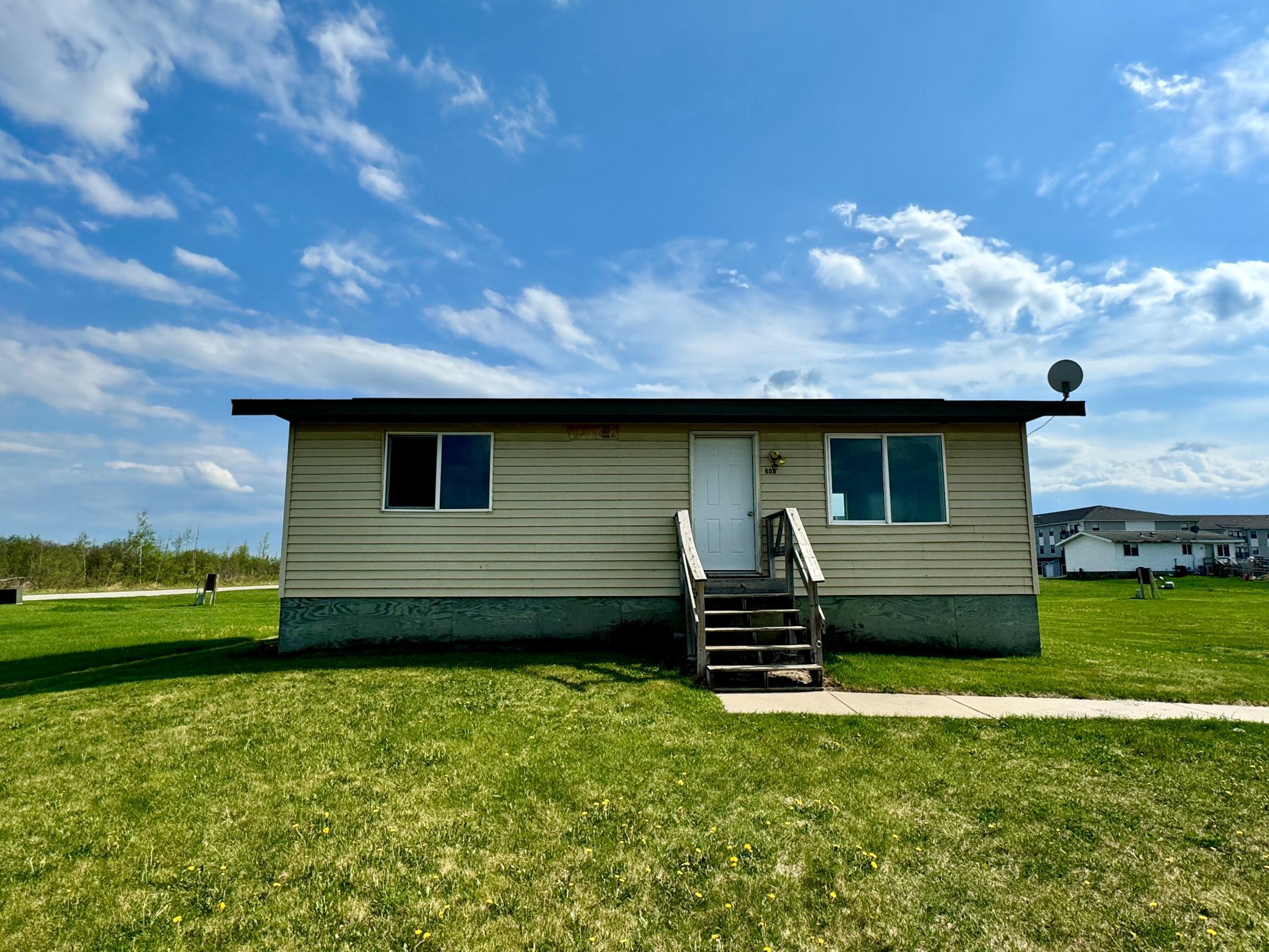 608 Garfield Street SE, Warroad, MN 56763