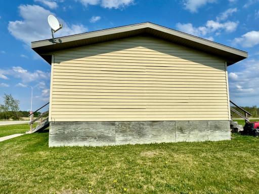 608 Garfield Street SE, Warroad, MN 56763