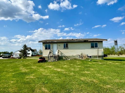 608 Garfield Street SE, Warroad, MN 56763