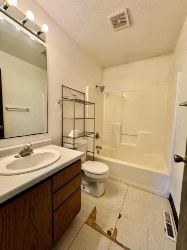 608 Garfield Street SE, Warroad, MN 56763