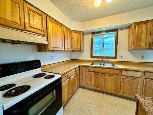 608 Garfield Street SE, Warroad, MN 56763
