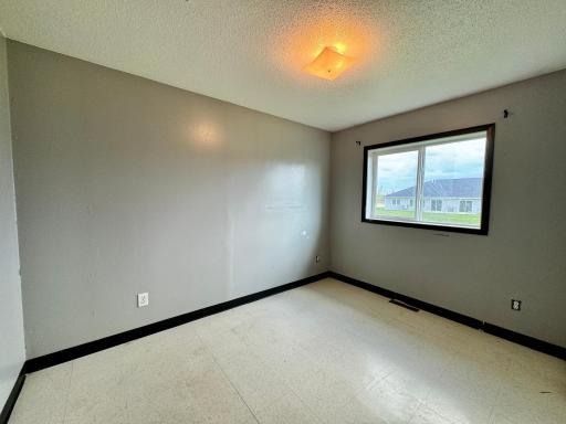 608 Garfield Street SE, Warroad, MN 56763