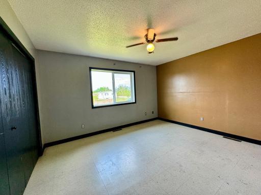 608 Garfield Street SE, Warroad, MN 56763