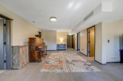 8678 Boiling Springs Lane, Shakopee, MN 55379
