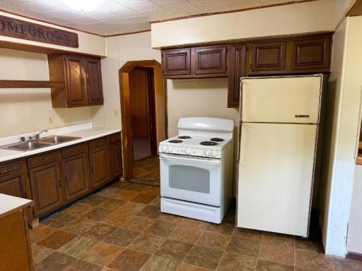 65 6th Avenue S, Motley, MN 56466