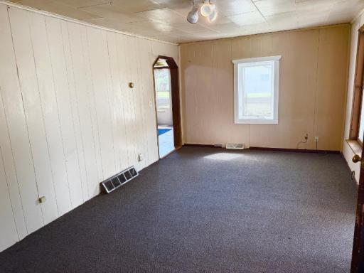 65 6th Avenue S, Motley, MN 56466