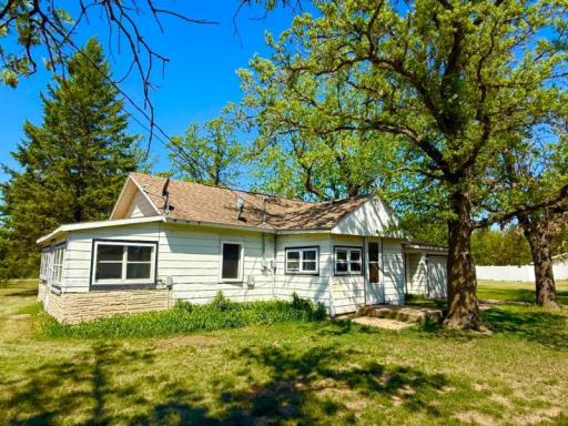 65 6th Avenue S, Motley, MN 56466