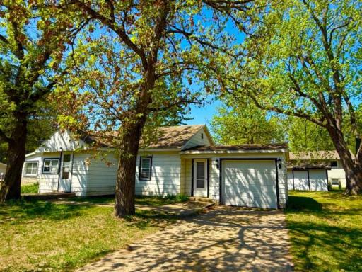 65 6th Avenue S, Motley, MN 56466