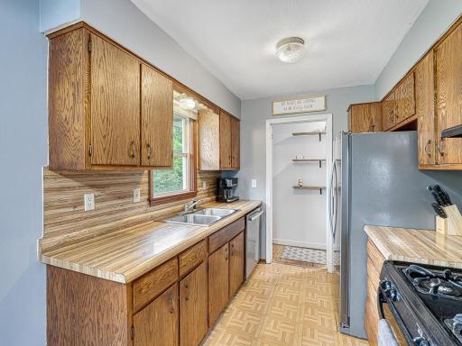752 109th Avenue NE, Minneapolis, MN 55434