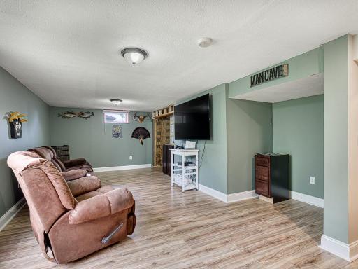 752 109th Avenue NE, Minneapolis, MN 55434