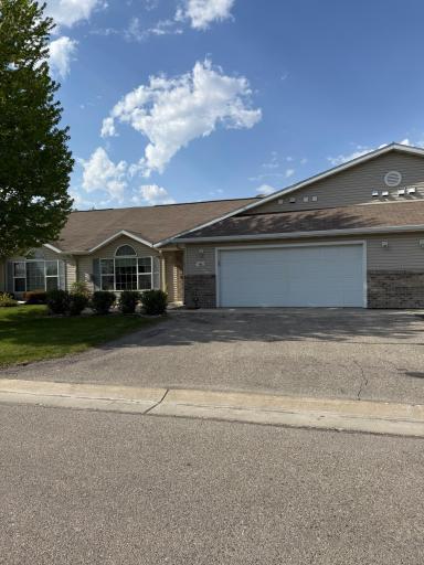 446 30th Street N, Moorhead, MN 56560