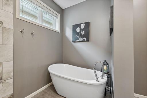 18764 Farmstead Circle, Eden Prairie, MN 55347