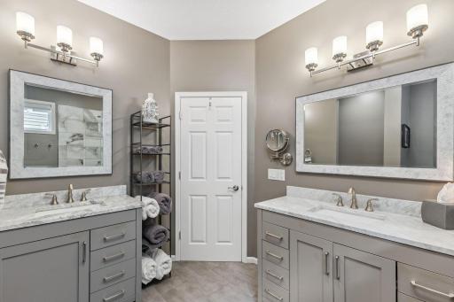 18764 Farmstead Circle, Eden Prairie, MN 55347