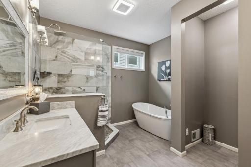 18764 Farmstead Circle, Eden Prairie, MN 55347