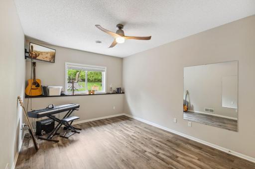 18764 Farmstead Circle, Eden Prairie, MN 55347