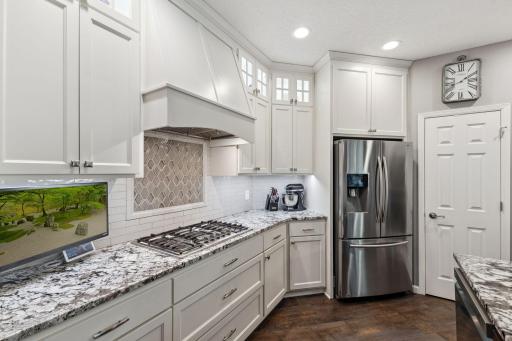 18764 Farmstead Circle, Eden Prairie, MN 55347