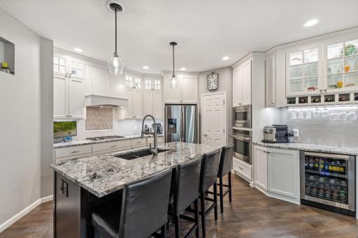 18764 Farmstead Circle, Eden Prairie, MN 55347