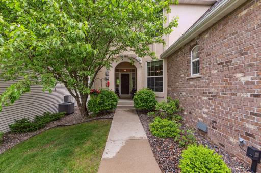 18764 Farmstead Circle, Eden Prairie, MN 55347
