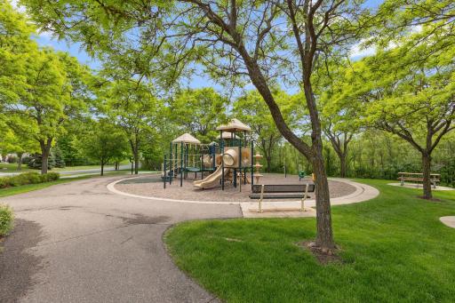 18764 Farmstead Circle, Eden Prairie, MN 55347