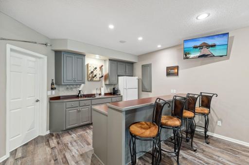 18764 Farmstead Circle, Eden Prairie, MN 55347
