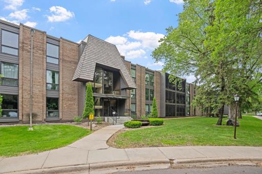 6105 Lincoln Drive, 333, Edina, MN 55436
