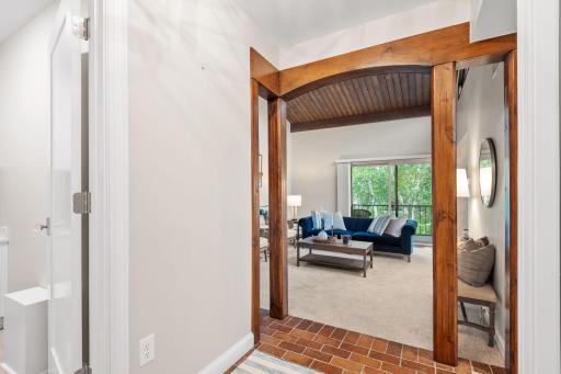 6105 Lincoln Drive, 333, Edina, MN 55436