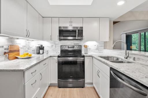 6105 Lincoln Drive, 333, Edina, MN 55436