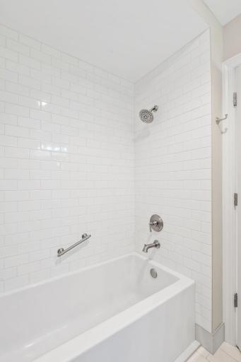 6105 Lincoln Drive, 333, Edina, MN 55436