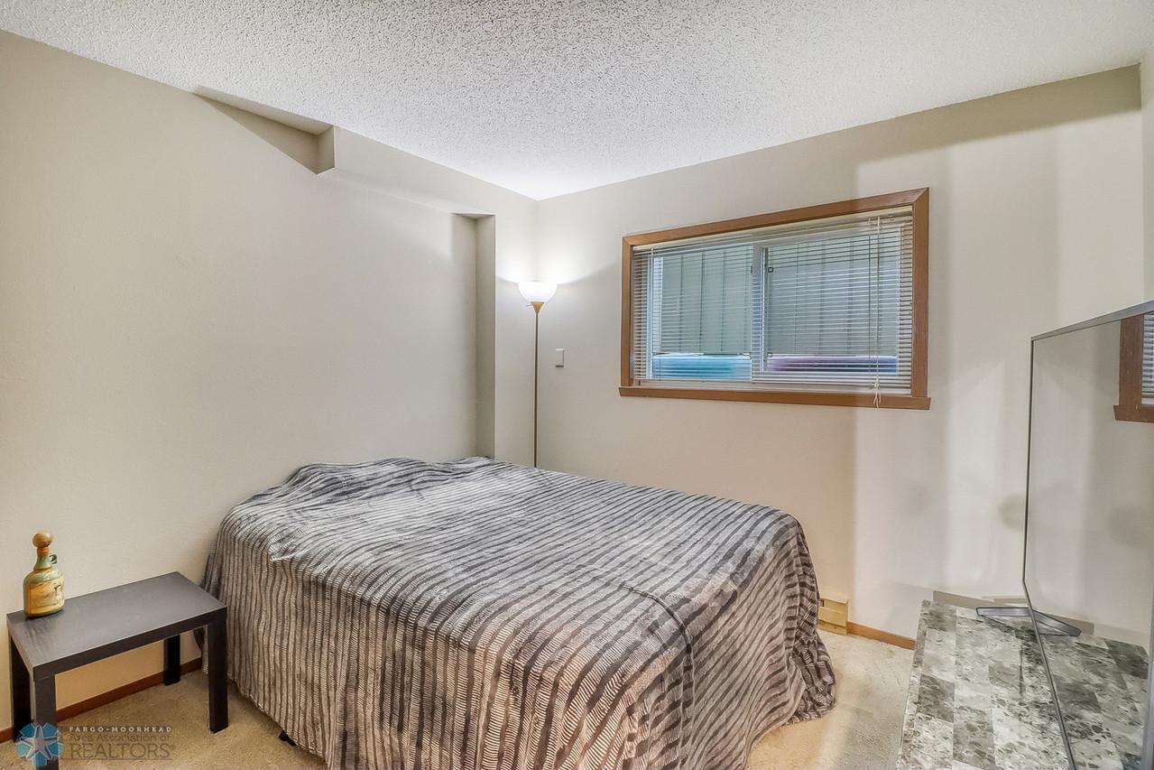 Basement bedroom1_1-1280.jpg