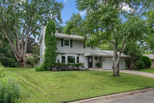 2435 Lamplighter Lane, Golden Valley, MN 55422