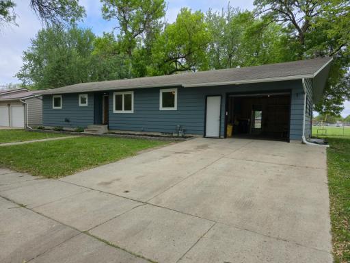 214 S Central Avenue, Truman, MN 56088