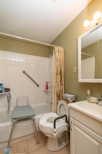1613 13th Avenue N, Moorhead, MN 56560