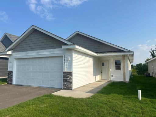 712 Cherrywood Lane NE, Isanti, MN 55040