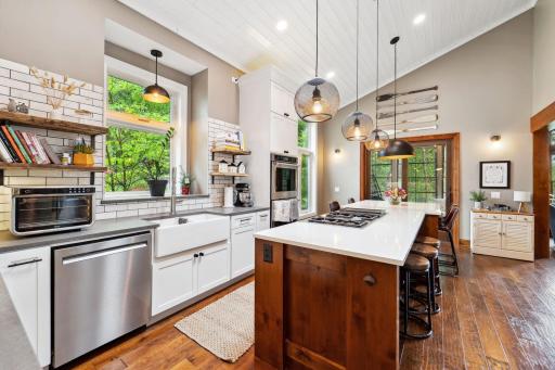3115 Old County Road, Wayzata, MN 55391