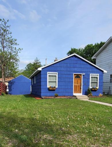 5252 Queen Avenue N, Minneapolis, MN 55430