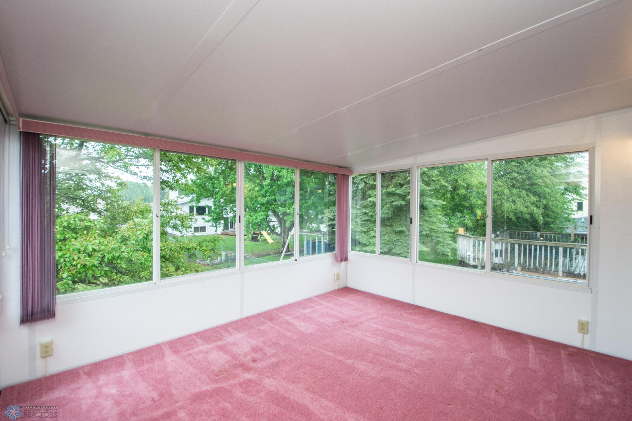 3 season room