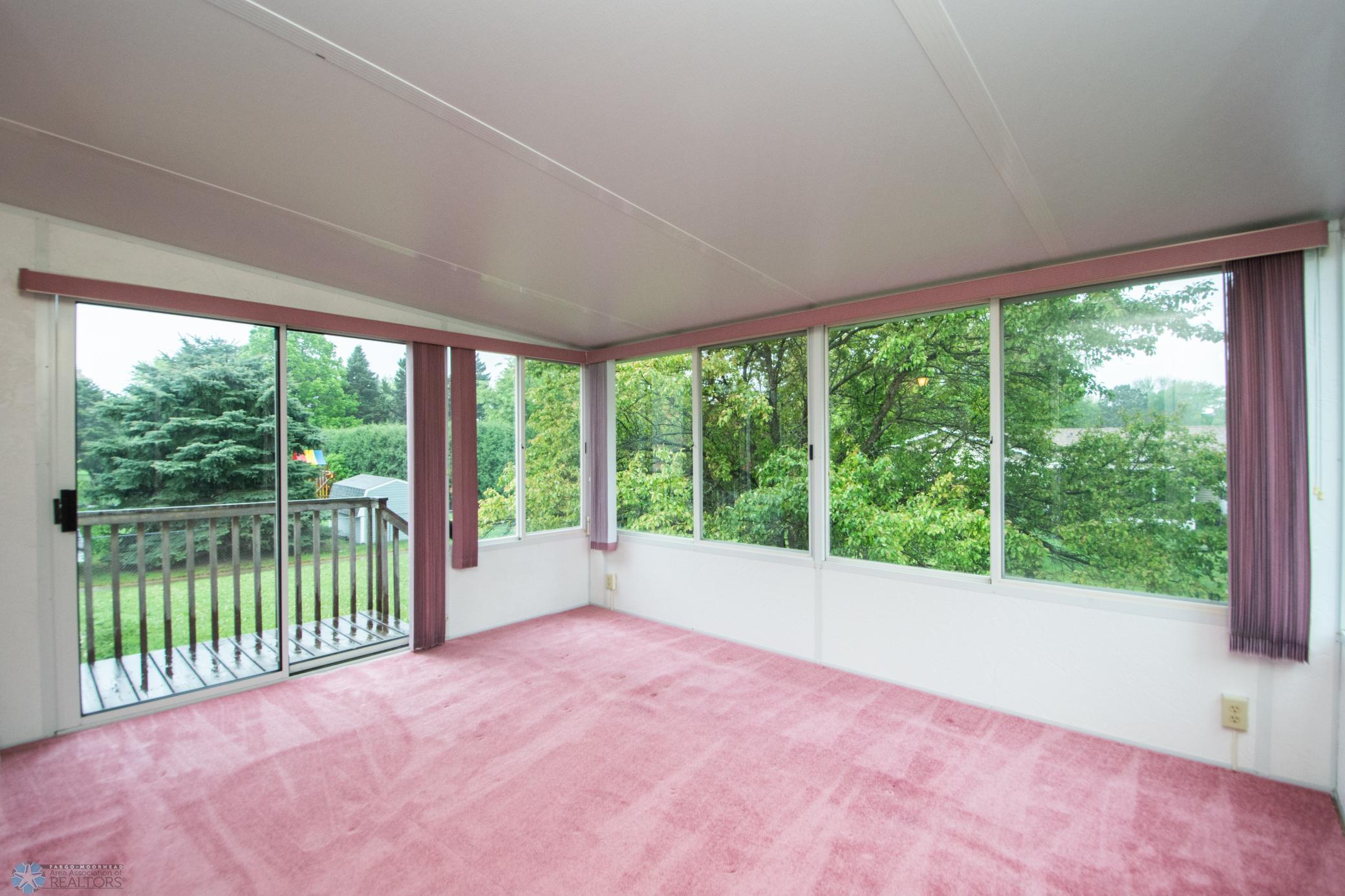 3 season room