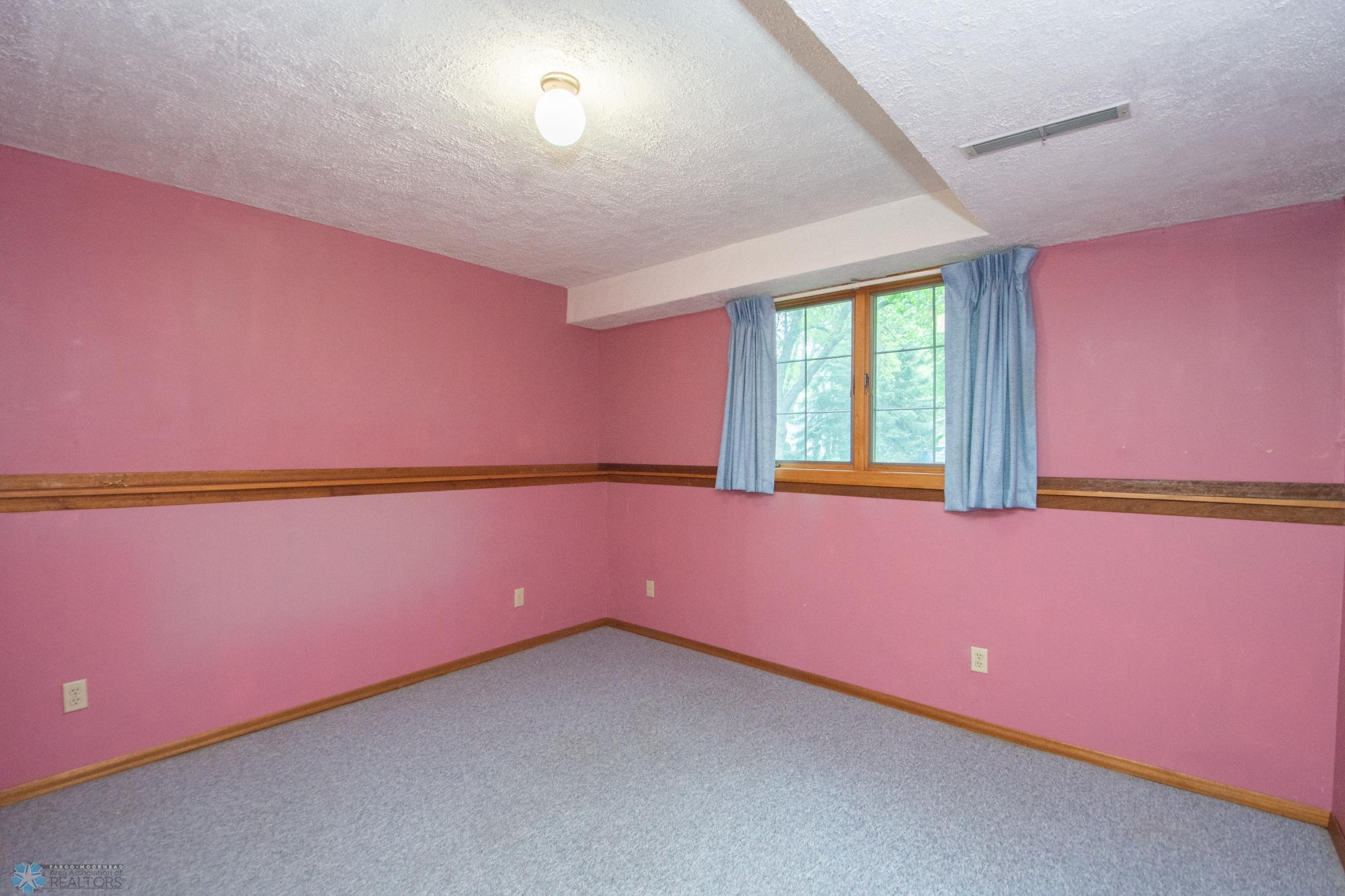4th bedroom - Downstairs
