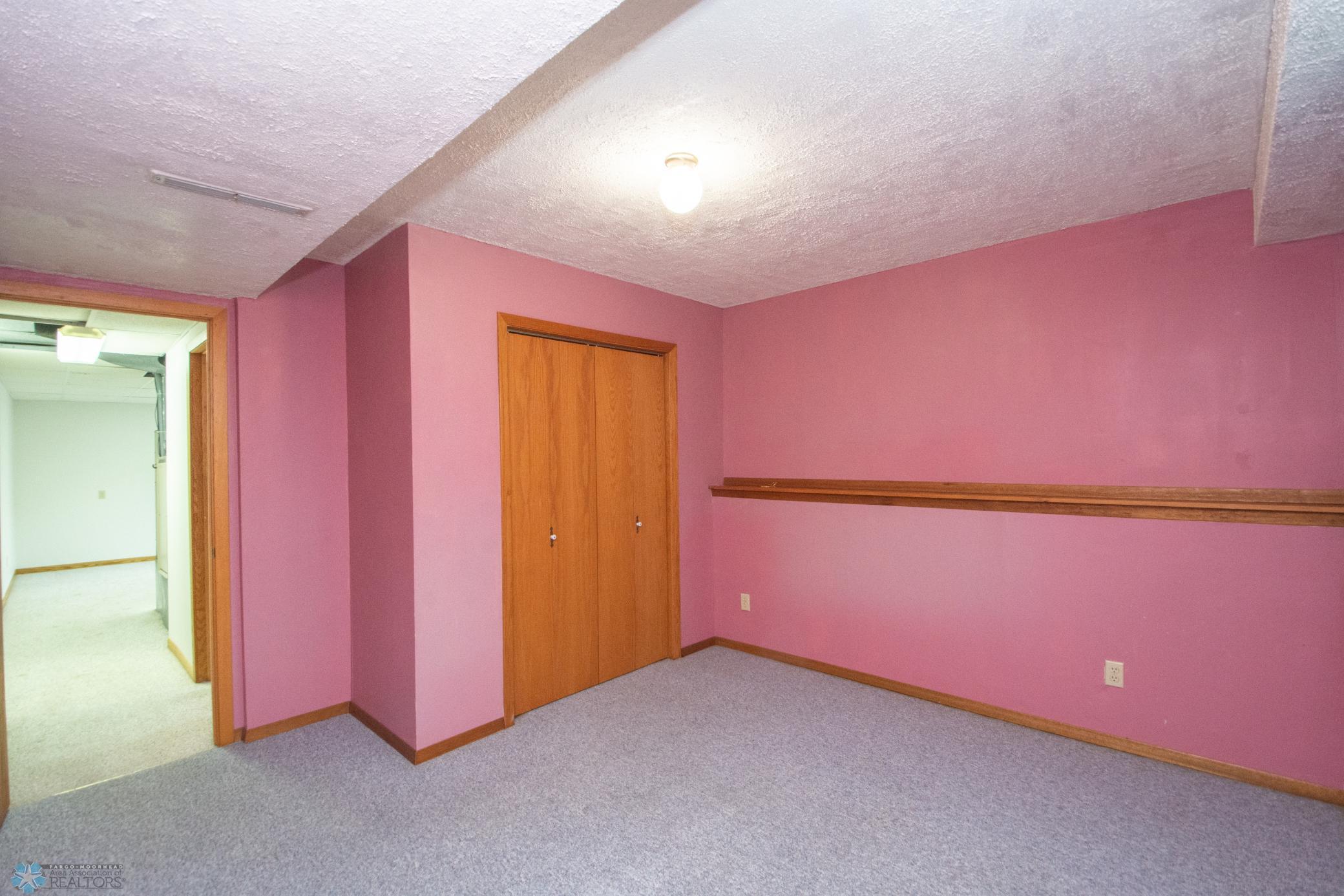 4th bedroom - Downstairs