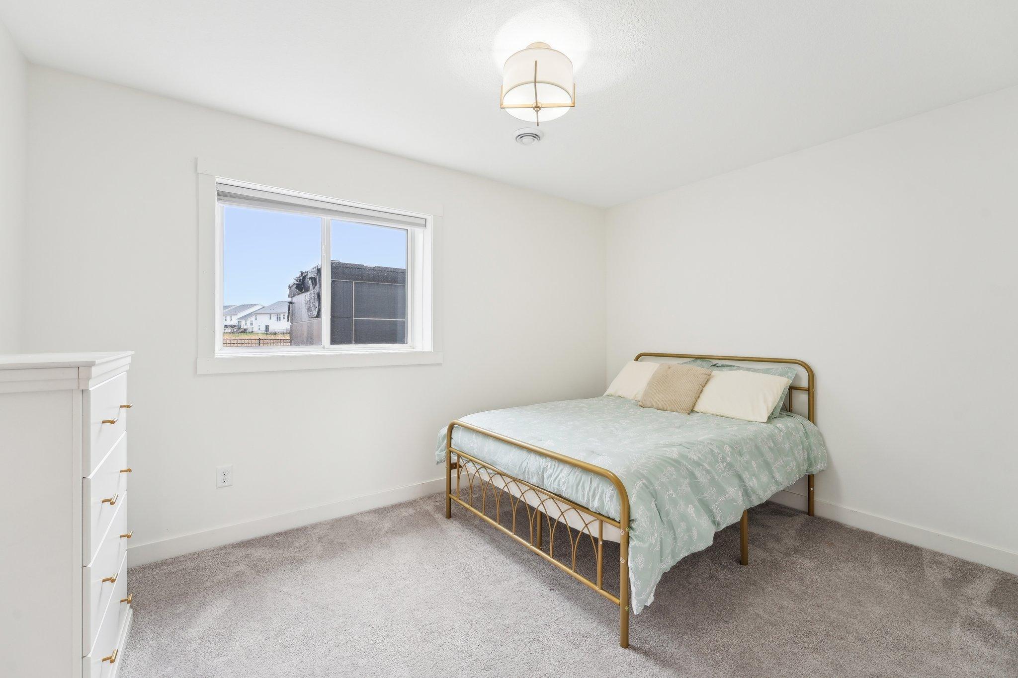 44-web-or-mls-128th Ln NE-2504-044.jpg