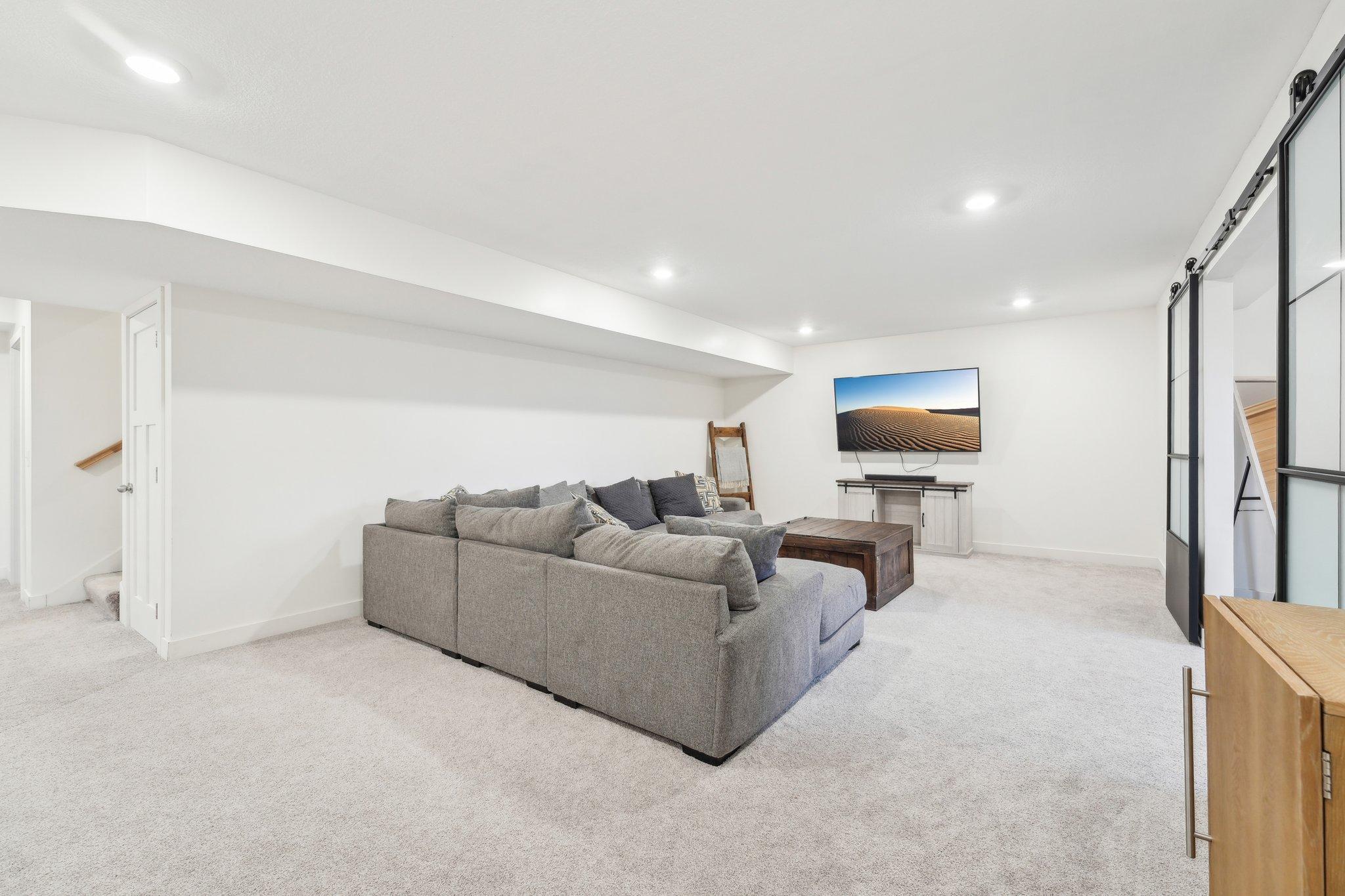 41-web-or-mls-128th Ln NE-2504-041.jpg