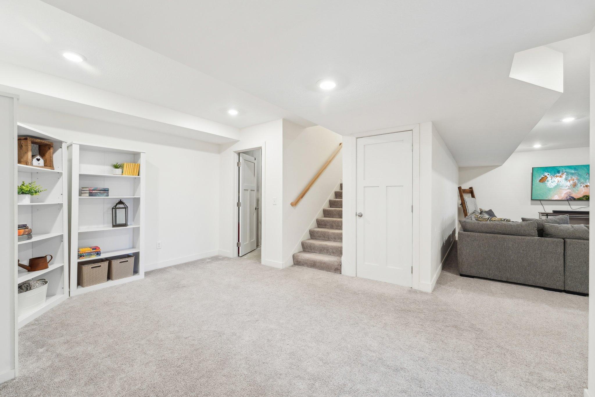 39-web-or-mls-128th Ln NE-2504-039.jpg