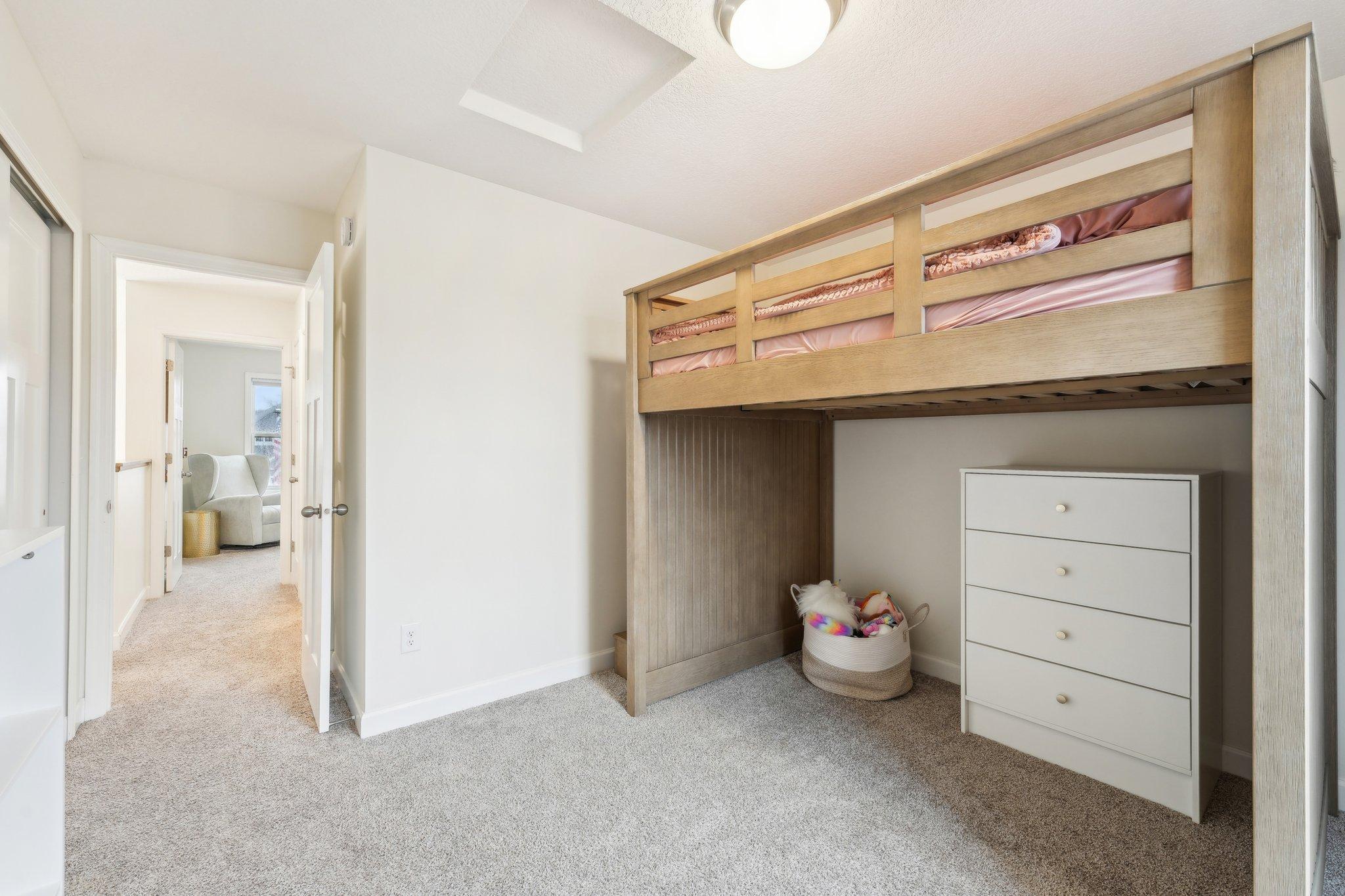 32-web-or-mls-128th Ln NE-2504-032.jpg