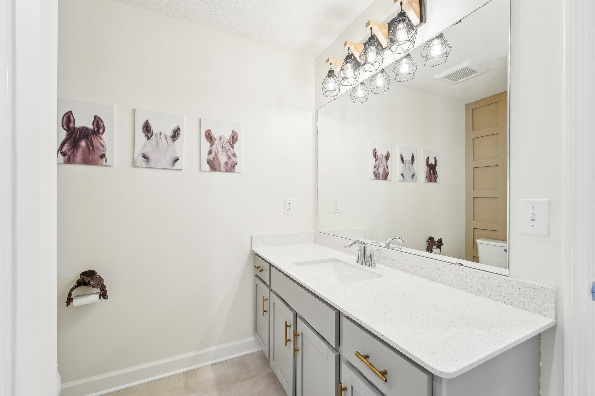 34-web-or-mls-128th Ln NE-2504-034.jpg
