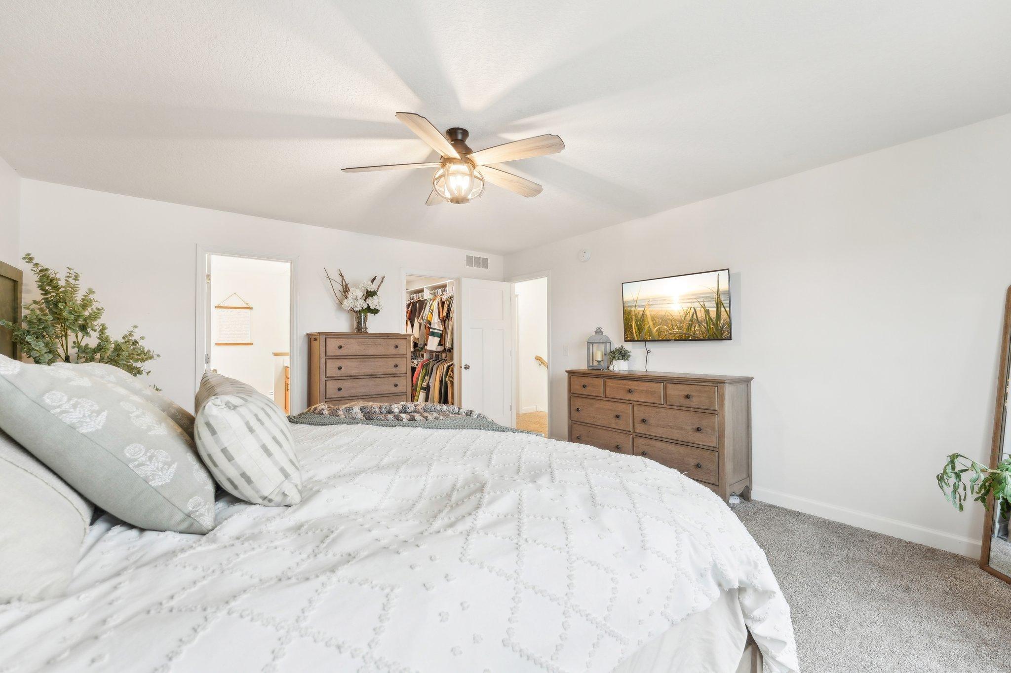 24-web-or-mls-128th Ln NE-2504-024.jpg