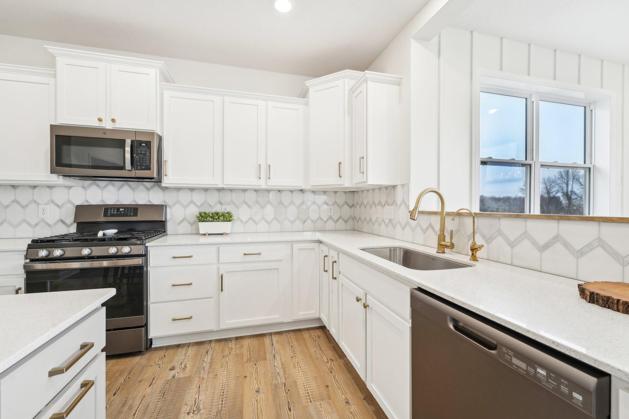 16-web-or-mls-128th Ln NE-2504-016.jpg